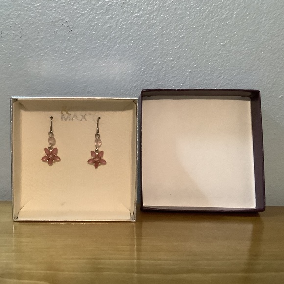 Madison & MAX pierced Earrings Flowers 🌸 - Picture 4 of 5